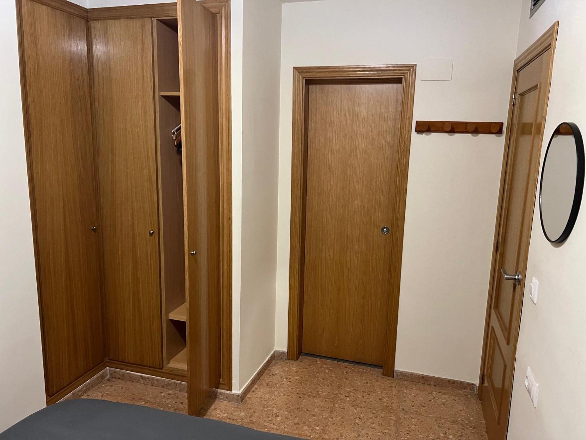 Habitacion Doble Con Bano Privado Lägenhet Valencia Exteriör bild