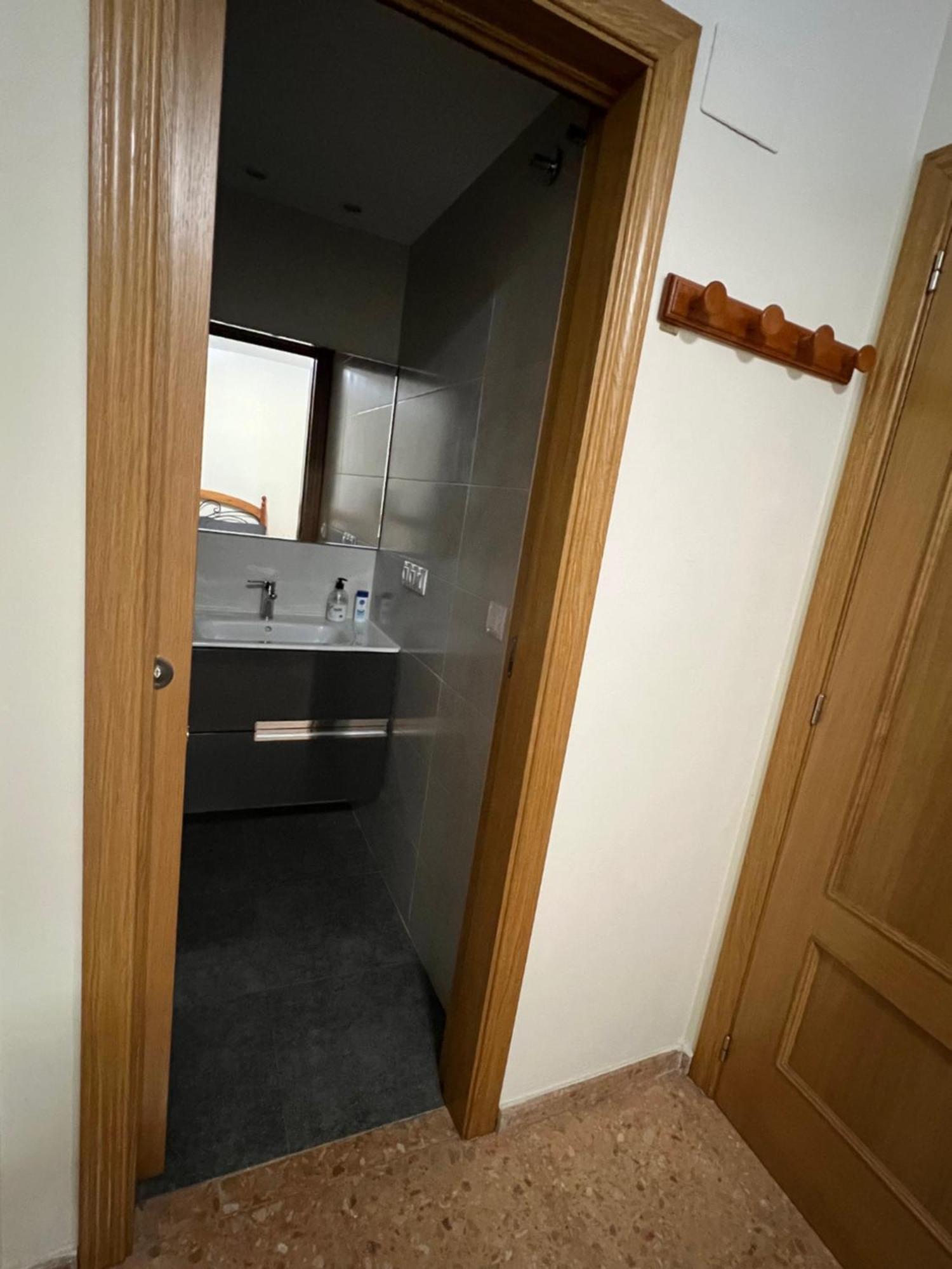 Habitacion Doble Con Bano Privado Lägenhet Valencia Exteriör bild