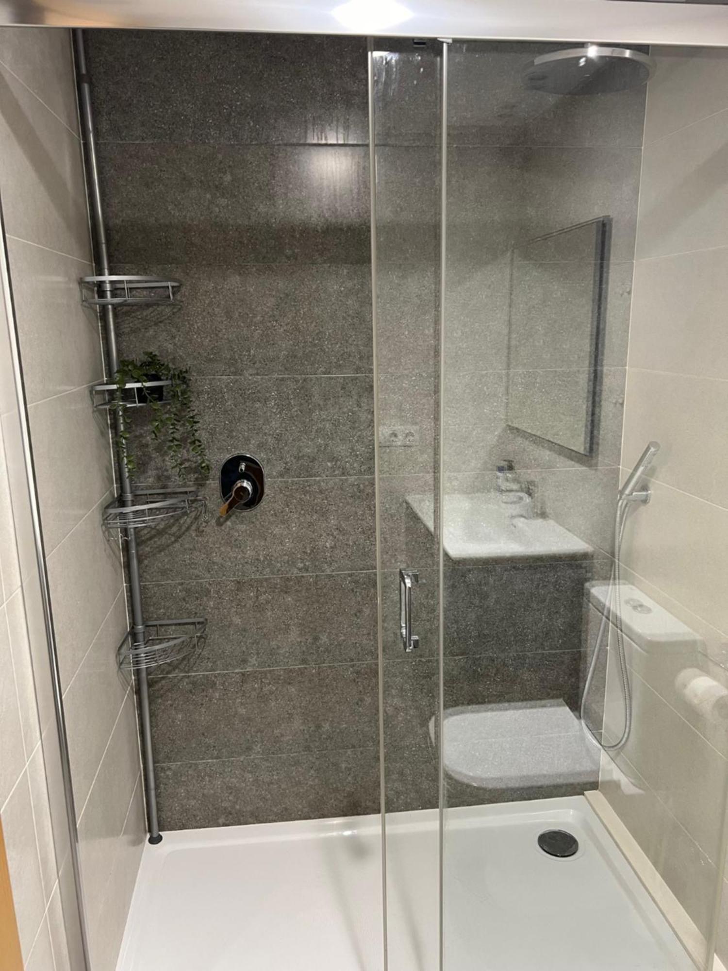 Habitacion Doble Con Bano Privado Lägenhet Valencia Exteriör bild